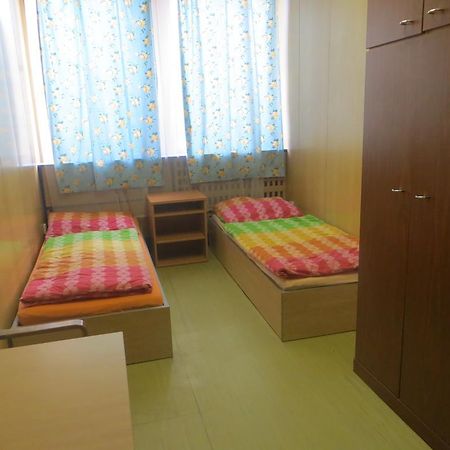 Hostel Monty Ricany  Exterior photo