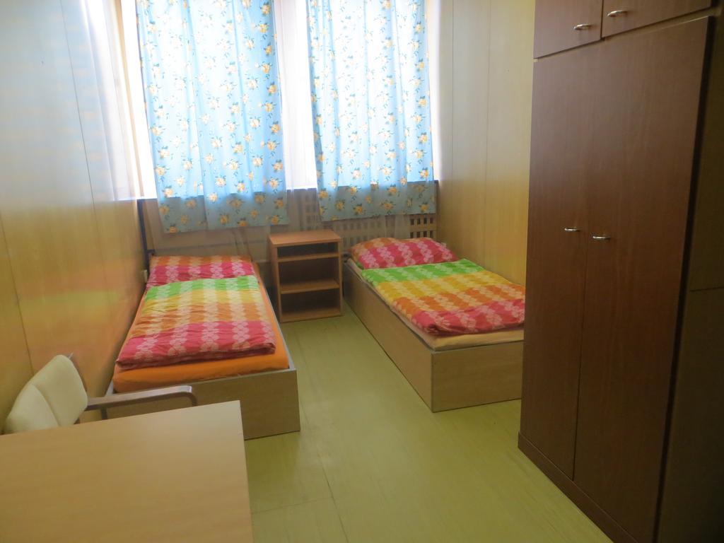 Hostel Monty Ricany  Exterior photo
