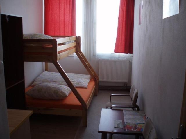 Hostel Monty Ricany  Exterior photo